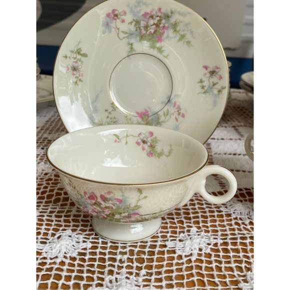 Set of 4 Vintage Theodore Haviland New York Apple Blossom China teacups and sauc - Picture 2 of 8